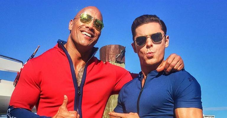 Zac Efron e Dwayne Johnson mostram boa forma no set do remake de ‘Baywatch’