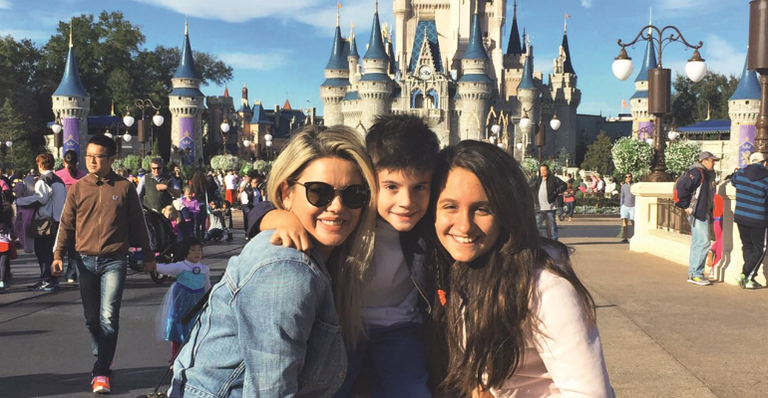 Mari Alexandre e o filho, Zaion: diversão na Disney