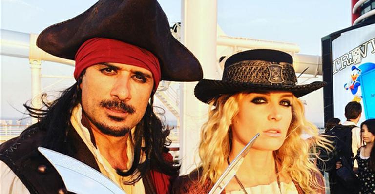 Angélica e Marcos Pasquim viram piratas em cruzeiro da Disney
