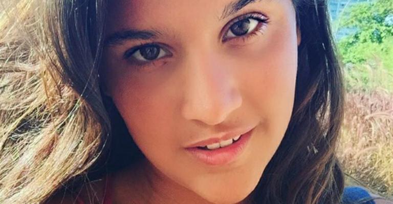 Giulia Costa comemora aniversário com Flávia Alessandra e Otaviano Costa: “Melhor família do mundo”