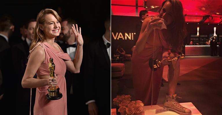 Com a estatueta do Oscar na mão, Brie Larson posa de tênis e fazendo um lanchinho