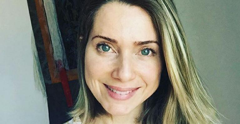 Letícia Spiller posa nua durante banho de cachoeira e encanta os fãs