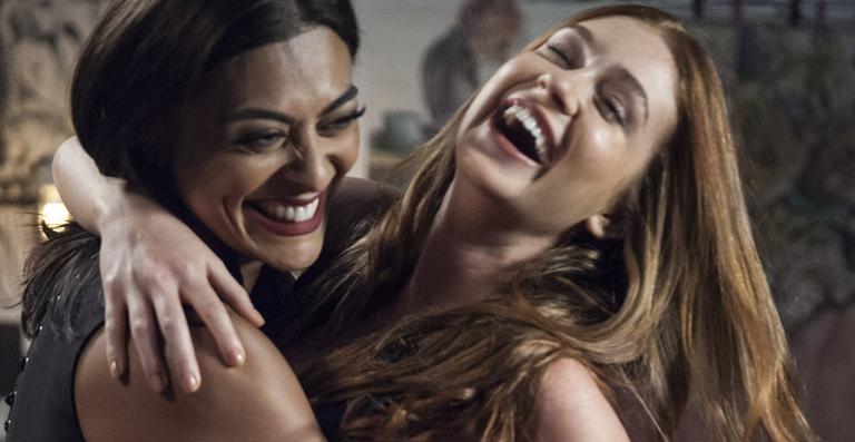 Juliana Paes e Marina Ruy Barbosa comemoram o 100º capítulo de Totalmente Demais