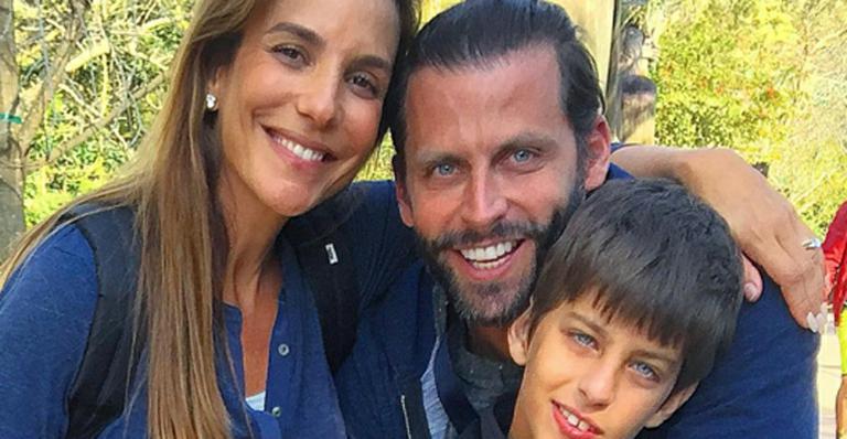 Henri Castelli e o filho encontram Ivete Sangalo em Orlando
