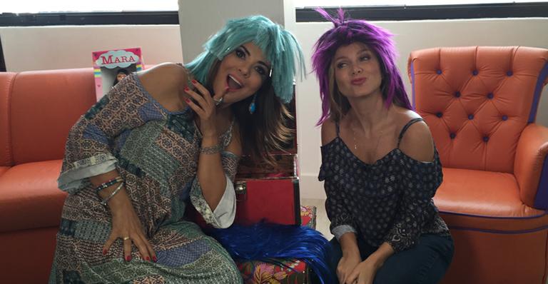 Mara Maravilha abre a casa para Eliana e mostra figurinos antigos