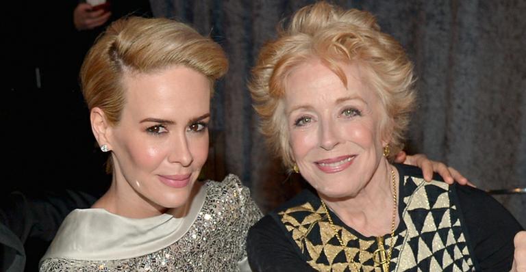 Sarah Paulson assume namoro com Holland Taylor
