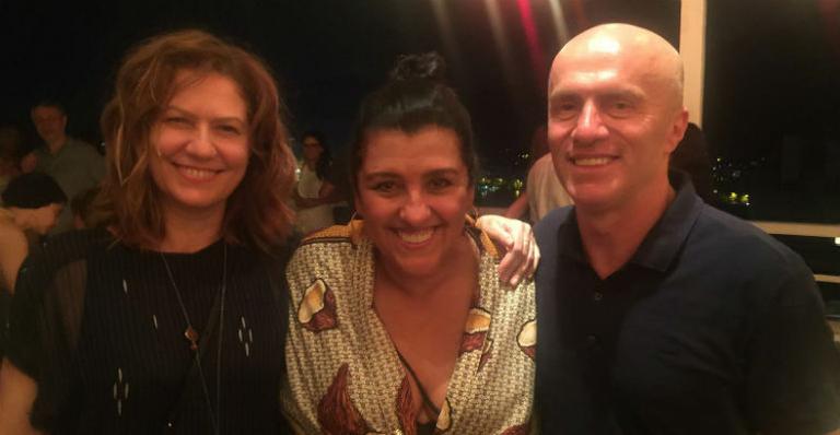 Regina Casé comemora aniversário com festa cheia de estrelas
