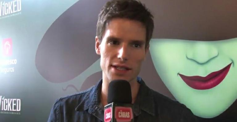 Jonatas Faro volta aos palcos no musical ‘Wicked’