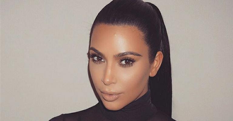 Kim Kardashian publica foto nua: “Não tenho nada para vestir”