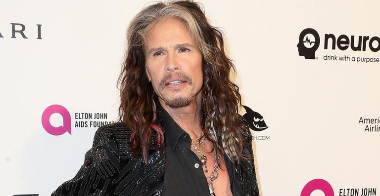 Aos 67 anos, Steven Tyler está namorando assistente de 28 anos