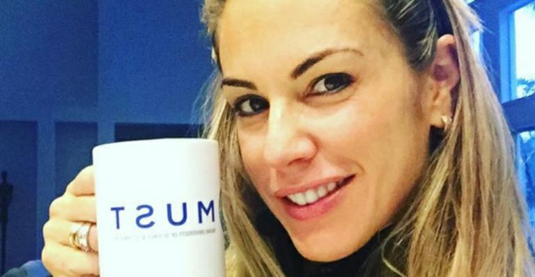 Joana Prado posa de biquíni e celebra chegada dos 40 anos: “Não existe fórmula mágica”