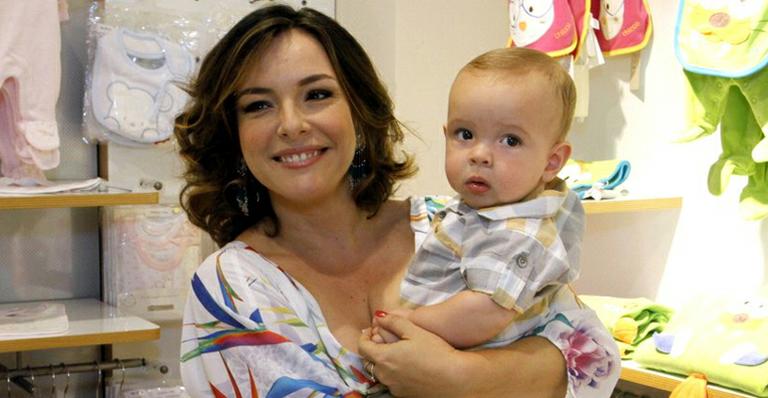 Regiane Alves celebra o 1º ano de vida do filho caçula
