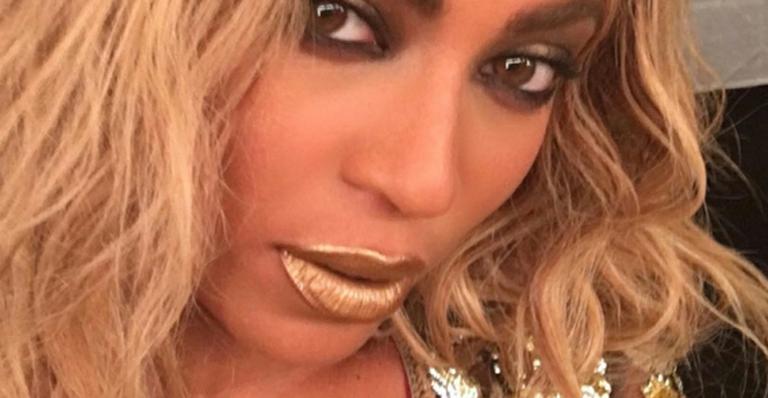 Blue Ivy aparece se maquiando em foto publicada pela mãe, Beyoncé
