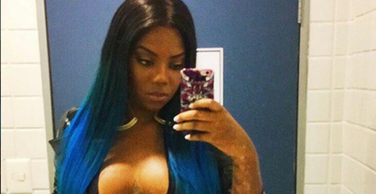 Ludmilla ousa em seu look para gravação do Altas Horas