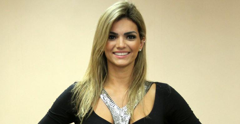 Grávida, Kelly Key posa com o filho de Antônia Fontenelle no colo