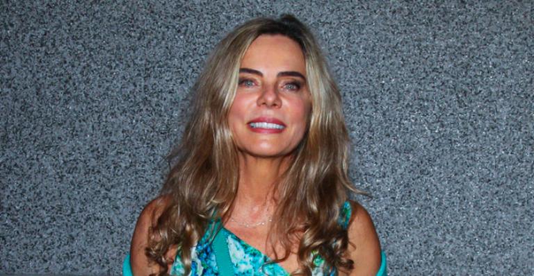 Bruna Lombardi se diverte em show do Djavan