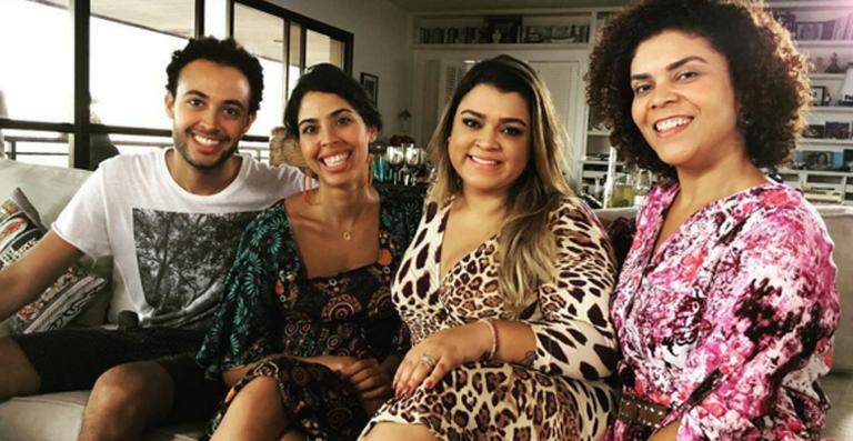 Bela Gil reúne alguns dos irmãos em dia de gravação