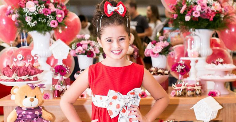 Atriz mirim Bia Lanutti diz que é fã de Larissa Manoela