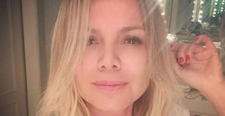 Eliana posa sem maquiagem no rosto e ganha chuva de elogios