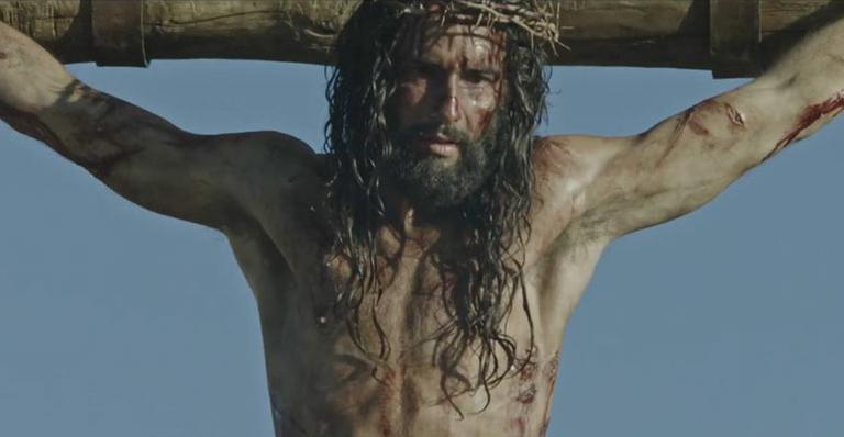 Interpretando Jesus Cristo, Rodrigo Santoro é crucificado no trailer de ‘Ben-Hur’
