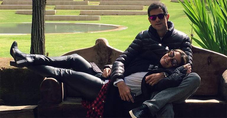 Giovanna Antonelli ganha colo do marido em viagem romântica para Portugal