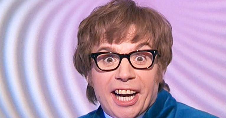 Mike Myers, astro de Austin Powers, aparece irreconhecível!