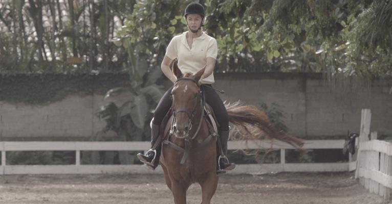Bianca Rinaldi fala sobre sua paixão por cavalos e seu talento no hipismo