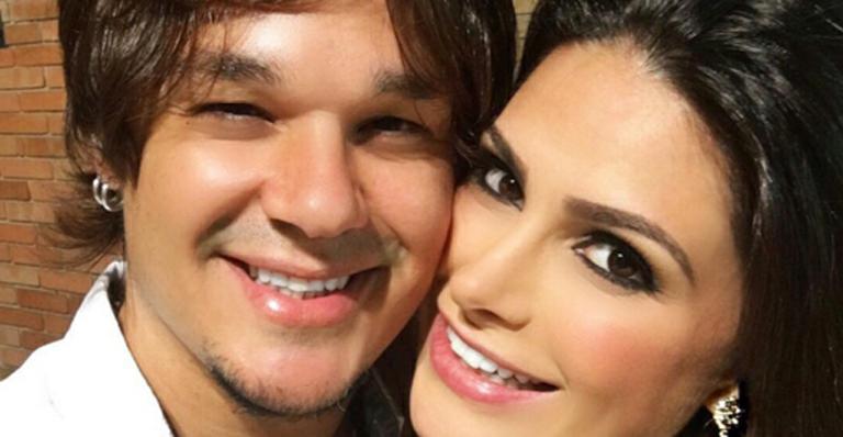 Natália Guimarães comemora 8 anos de união com Leandro