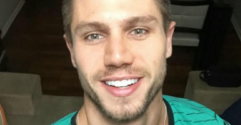 Jonas Sulzbach posa com o filho e se derrete: “Jota e Jotinha”