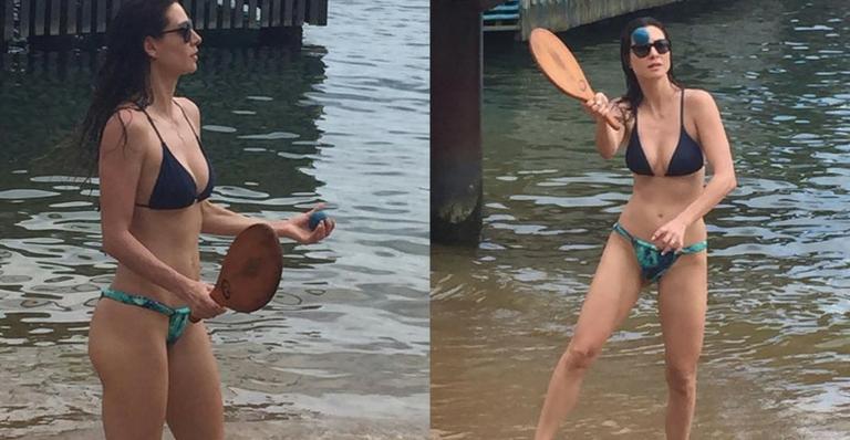 Aos 39, Lavínia Vlasak aparece exibindo cinturinha de pilão em foto de biquíni