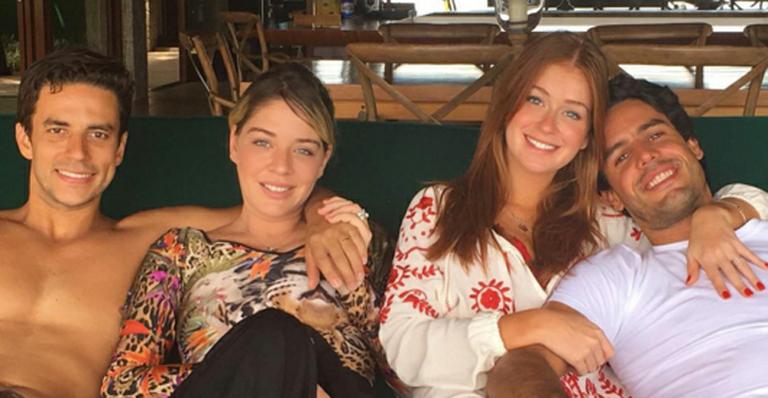 Marina Ruy Barbosa e Luma Costa posam com os eleitos