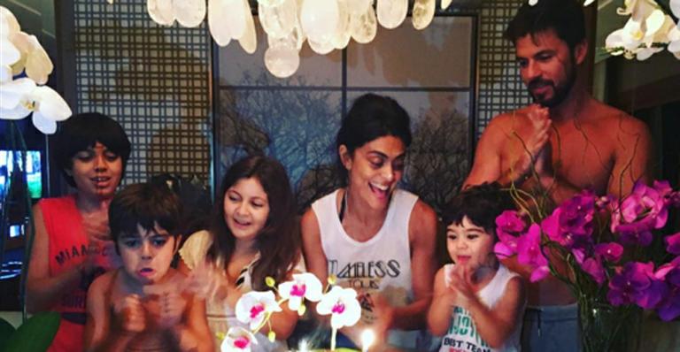 Juliana Paes comemora aniversário com a família: “Muito bom”
