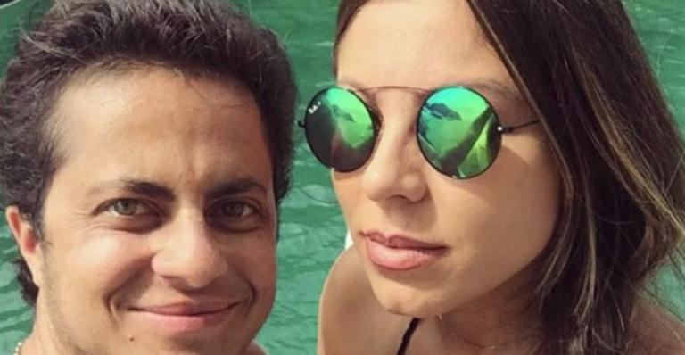 Thammy Miranda surge com barba e peitoral cheio de pelos e rebate críticas: “Tô aqui só pensando em vocês”