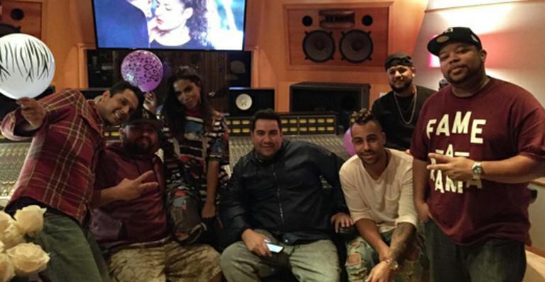 Novo hit? Anitta mostra foto em estúdio em Los Angeles
