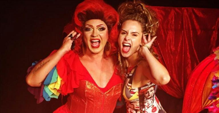 Ex-BBB Ana Paula vira drag queen em encontro com Dicésar