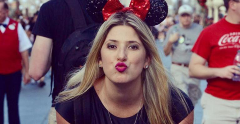 Dani Calabresa aparece de cavanhaque em selfie
