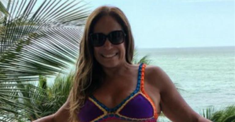 Aos 73 anos, Susana Vieira exibe corpão só de biquíni e impressiona fãs: “Sambando na nossa cara”