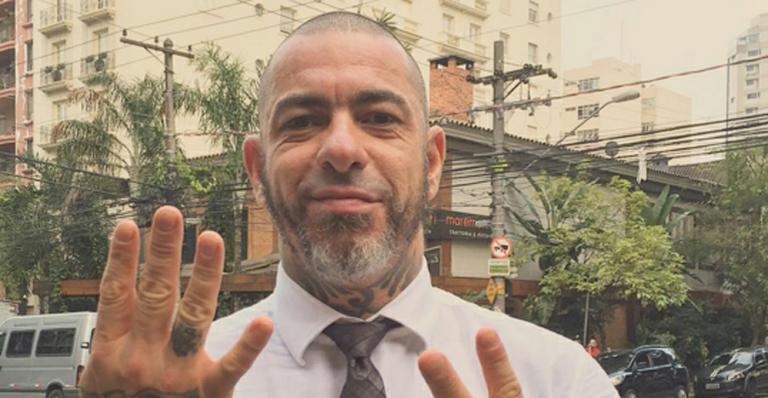 Henrique Fogaça, do ‘MasterChef’, comemora os 42 anos