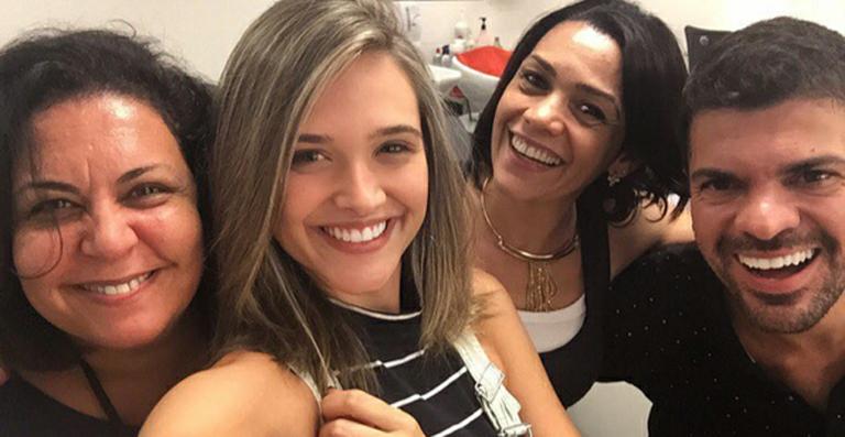 Juliana Paiva muda o visual para a novela Totalmente Demais