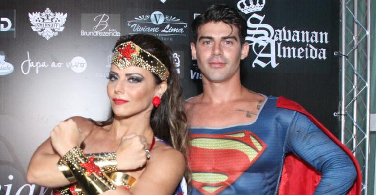 Viviane Araújo comemora os 41 anos com festa a fantasia