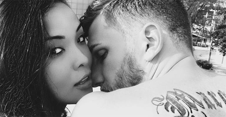 Carol Nakamura e Aislan Lottici trocam declarações no aniversário de 11 meses de namoro