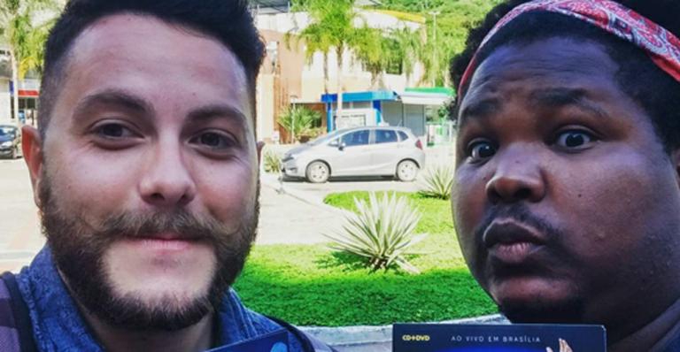 Ronan mostra a primeira coisa que comprou após deixar o BBB