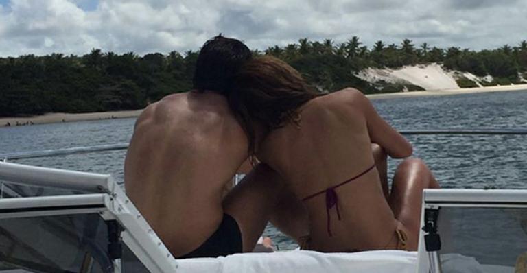 Sabrina Sato publica foto romântica com Duda Nagle em barco