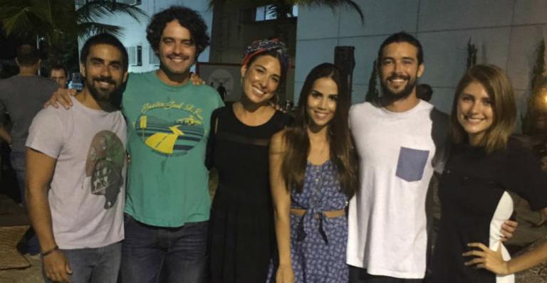 Elenco de ‘Os Dez Mandamentos’ se reúne para assistir estreia da nova temporada
