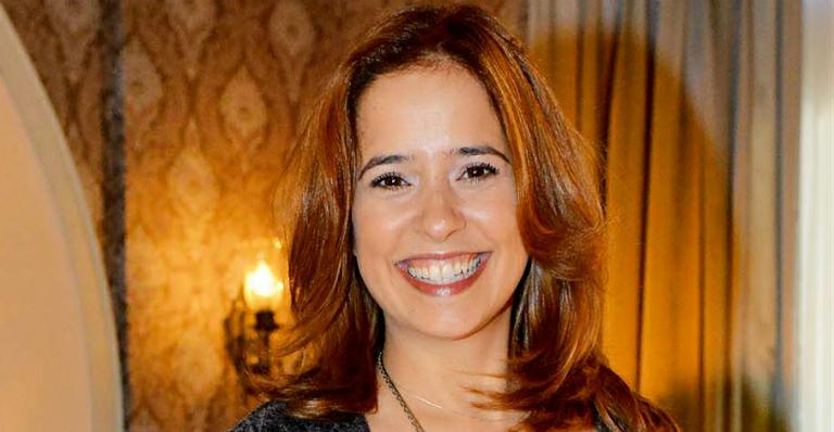 Paloma Duarte reúne os três filhos em foto rara e ganha elogio: ‘Parecem irmãs’