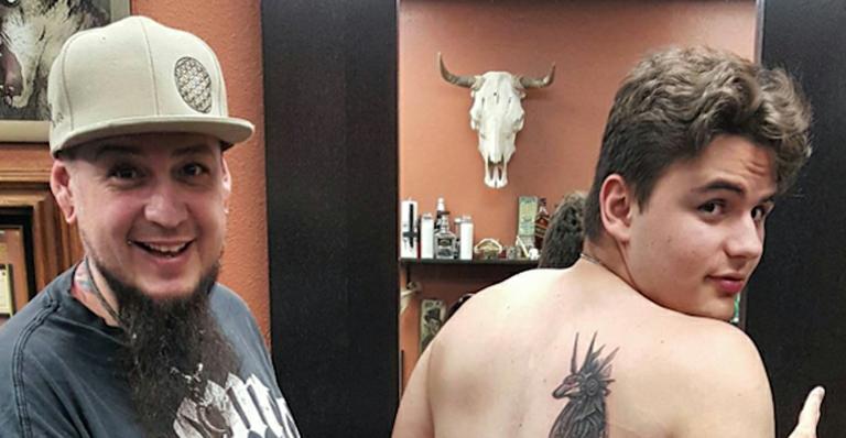Prince Jackson faz tatuagem de divindade egípcia