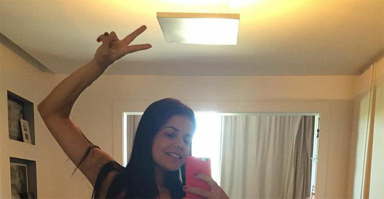 Nivea Stelmann chega aos 42 e comemora exibindo boa forma em foto de biquíni