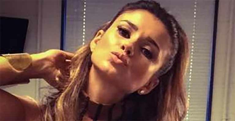 Paula Fernandes mostra cinturinha de pilão em look e impressiona fãs