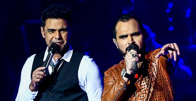 Nada de briga! Zezé di Camargo e Luciano demonstram carinho com beijo