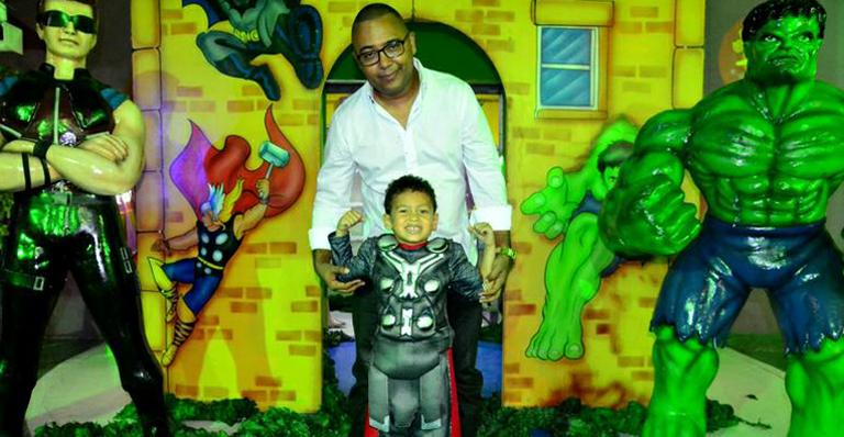 Dudu Nobre celebra os 5 anos do filho ao lado da família